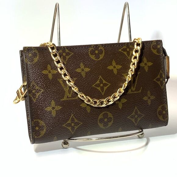 Authentic Louis Vuitton Pochette Shoulder Bag - Picture 1 of 12